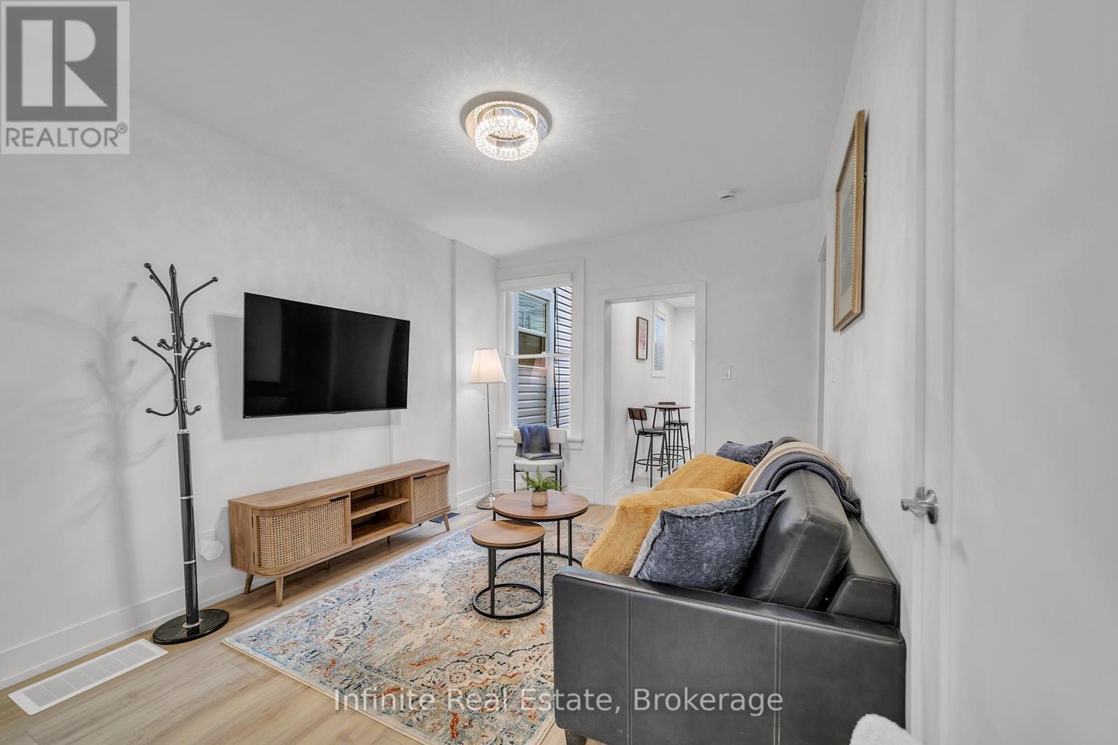 13 D'arcy Street, Toronto, Ontario  M5T 1J8 - Photo 4 - C13002330