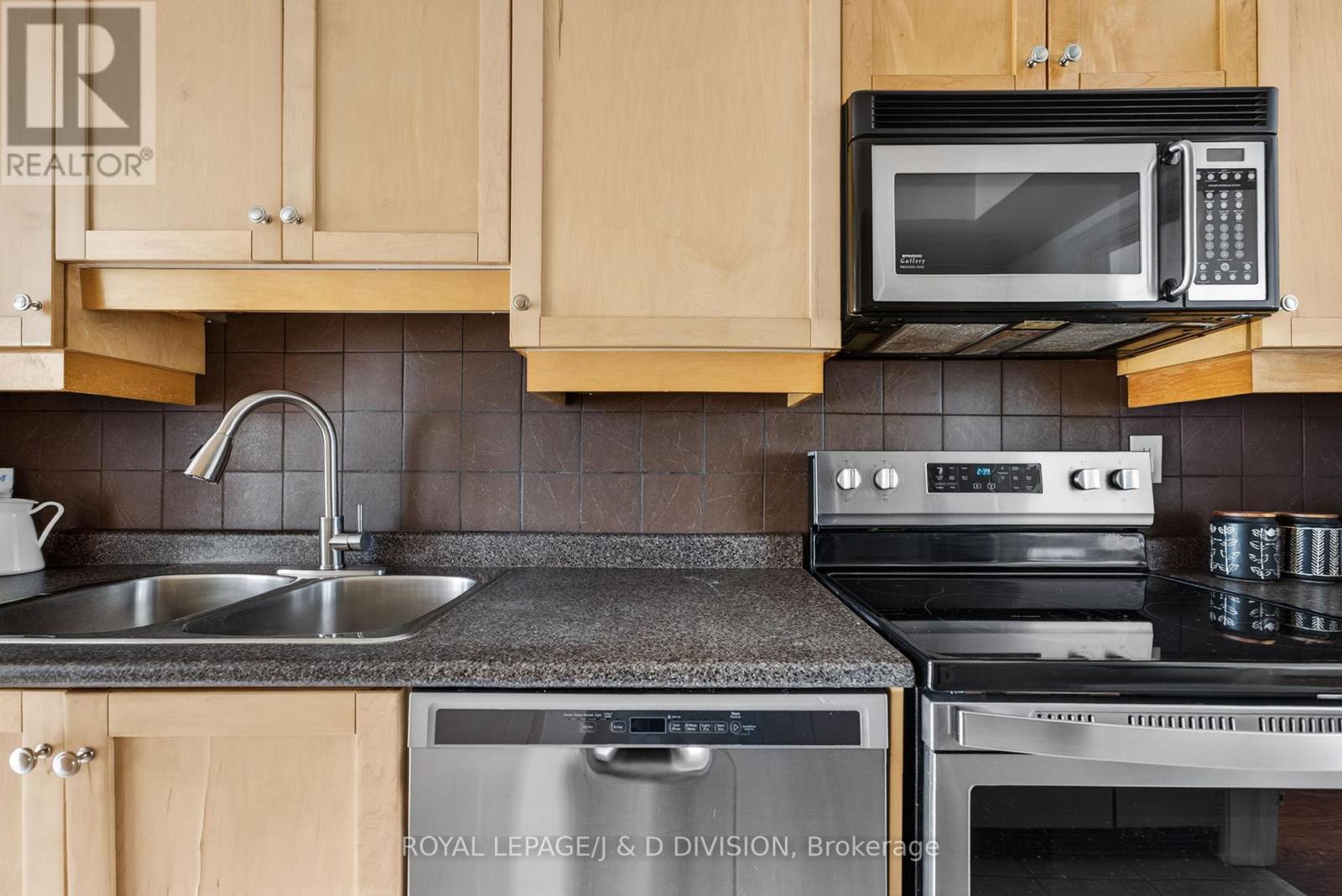 3 - 130 Strachan Avenue, Toronto, Ontario  M6J 3S9 - Photo 13 - C13002356