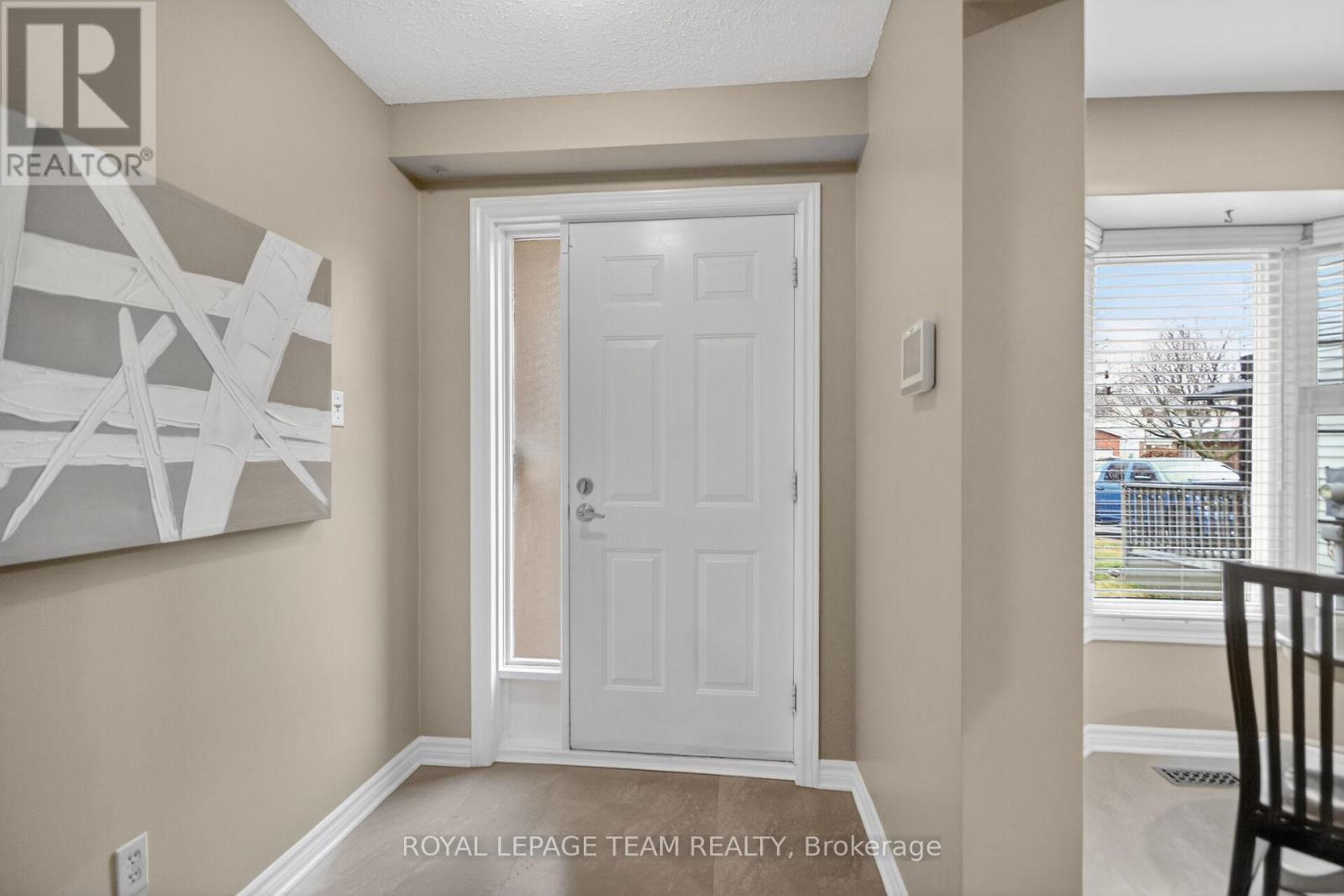 8 Gowrie Drive, Ottawa, Ontario  K2L 2S4 - Photo 3 - X13002234