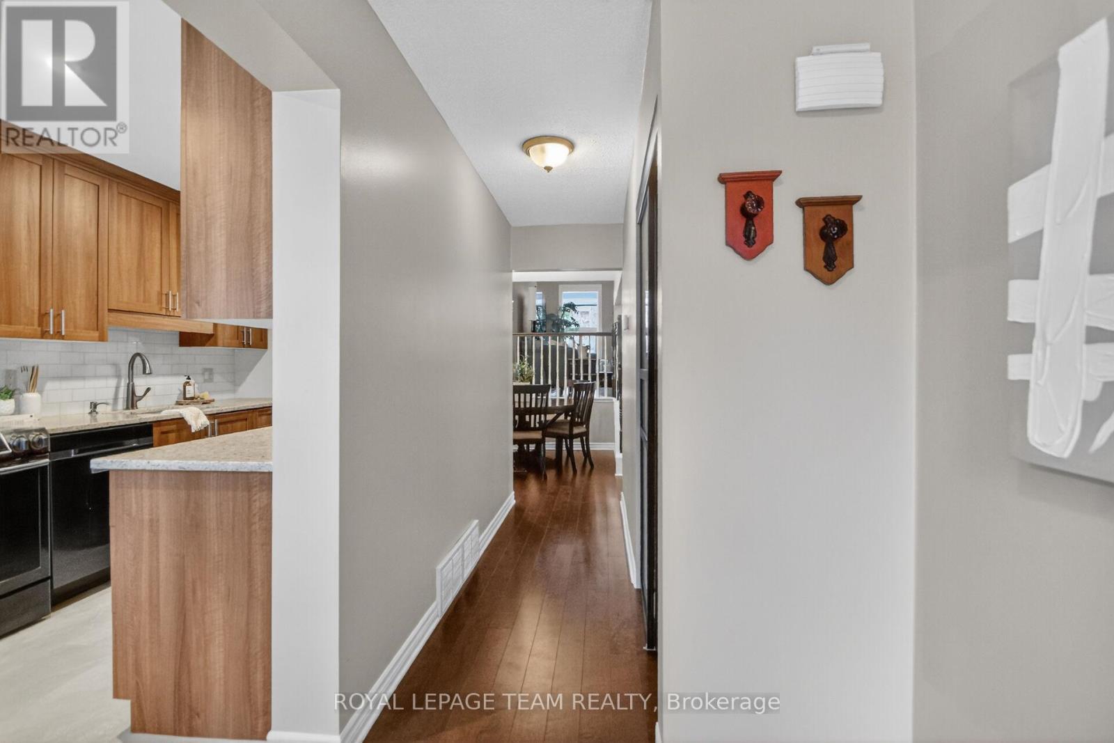 8 Gowrie Drive, Ottawa, Ontario  K2L 2S4 - Photo 5 - X13002234