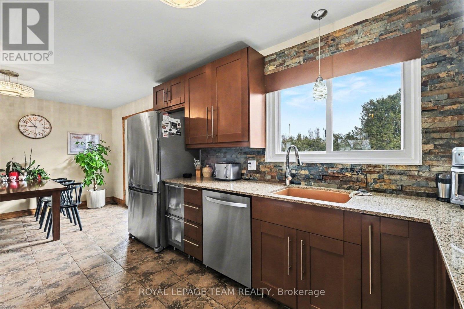 3041 Bridge Street, North Dundas, Ontario  K0E 1W0 - Photo 11 - X13002244