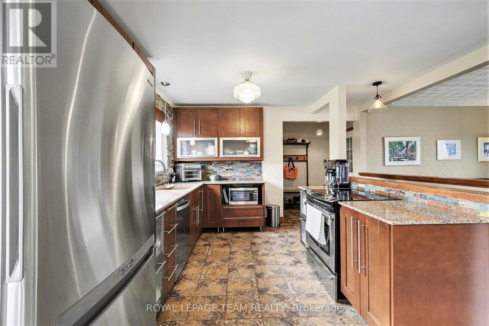 3041 Bridge Street, North Dundas, Ontario  K0E 1W0 - Photo 13 - X13002244