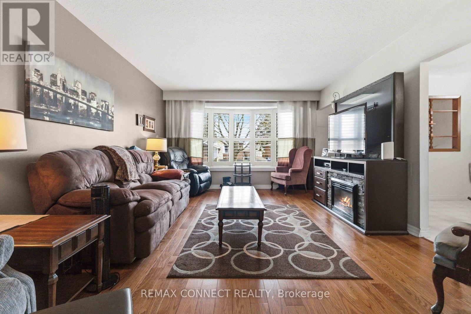 22 Turnbull Road, Ajax, Ontario  L1S 2X2 - Photo 4 - E13002068