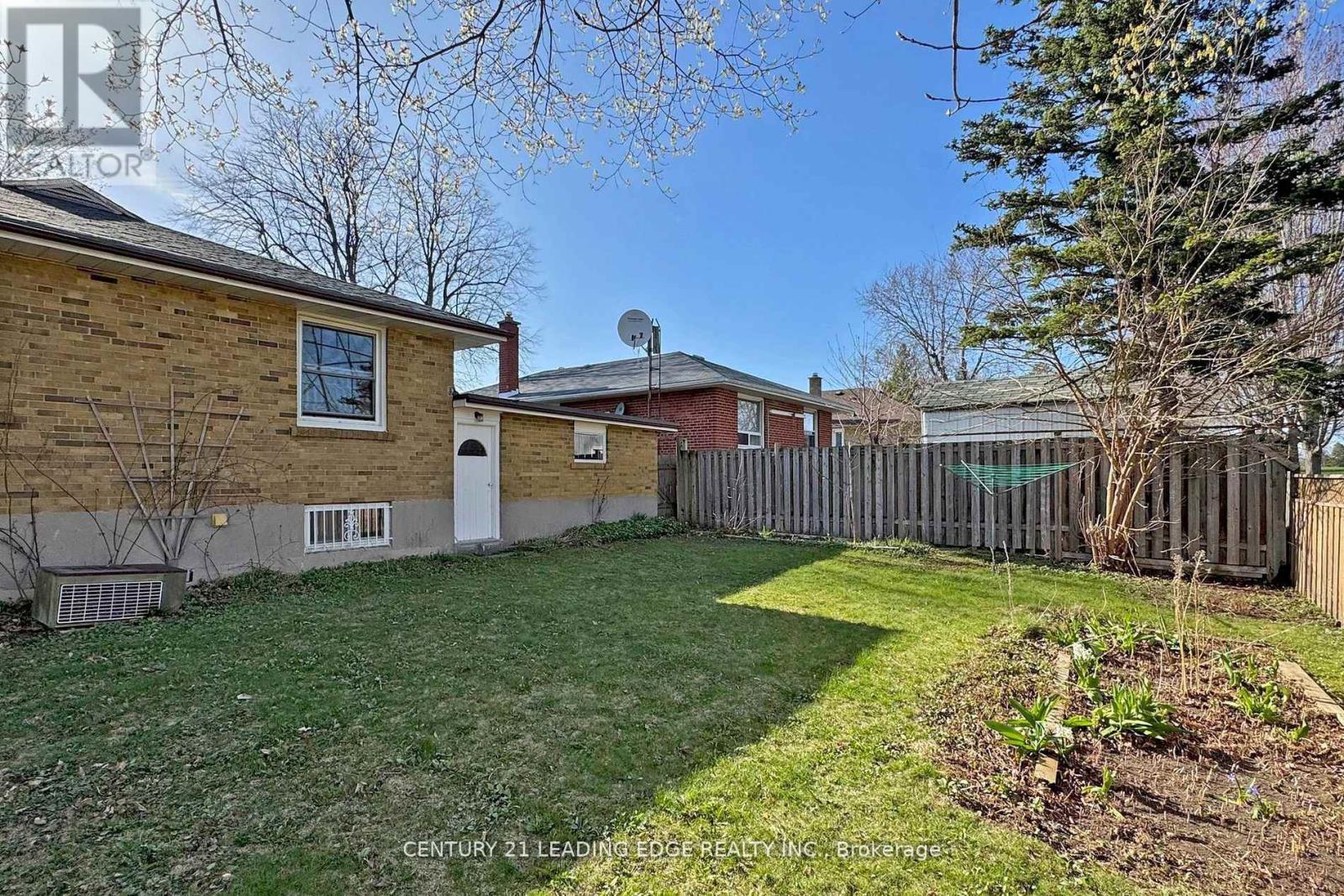 65 Tedford Drive, Toronto, Ontario  M1R 1M2 - Photo 6 - E13002092