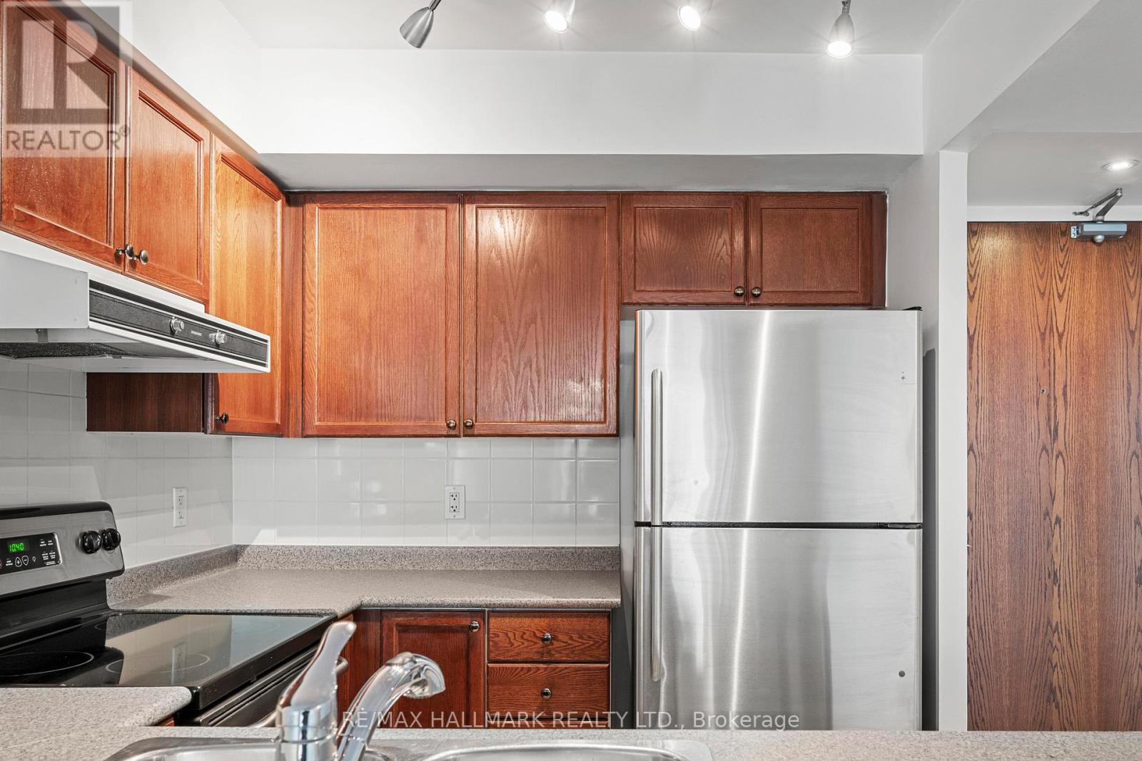 406 - 1863 Queen Street E, Toronto, Ontario  M4L 3Y6 - Photo 10 - E13002318