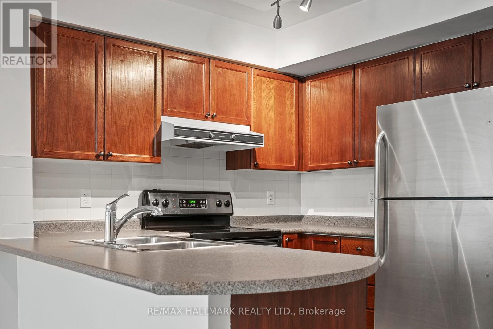 406 - 1863 Queen Street E, Toronto, Ontario  M4L 3Y6 - Photo 11 - E13002318