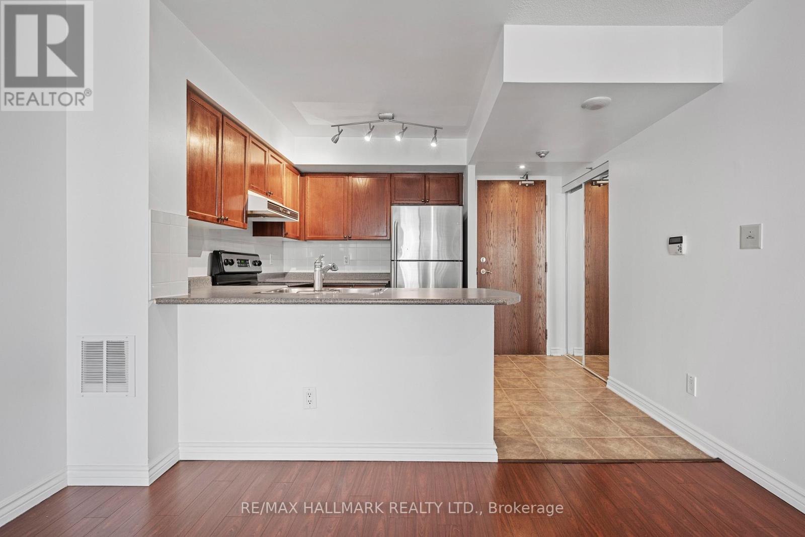 406 - 1863 Queen Street E, Toronto, Ontario  M4L 3Y6 - Photo 7 - E13002318