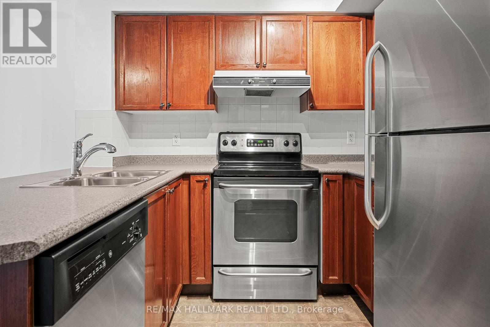 406 - 1863 Queen Street E, Toronto, Ontario  M4L 3Y6 - Photo 9 - E13002318