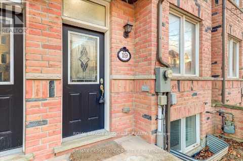 19 Kawneer Terrace, Toronto, Ontario  M1P 0C3 - Photo 4 - E13002222