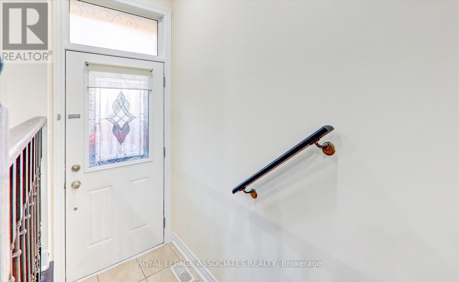 19 Kawneer Terrace, Toronto, Ontario  M1P 0C3 - Photo 5 - E13002222