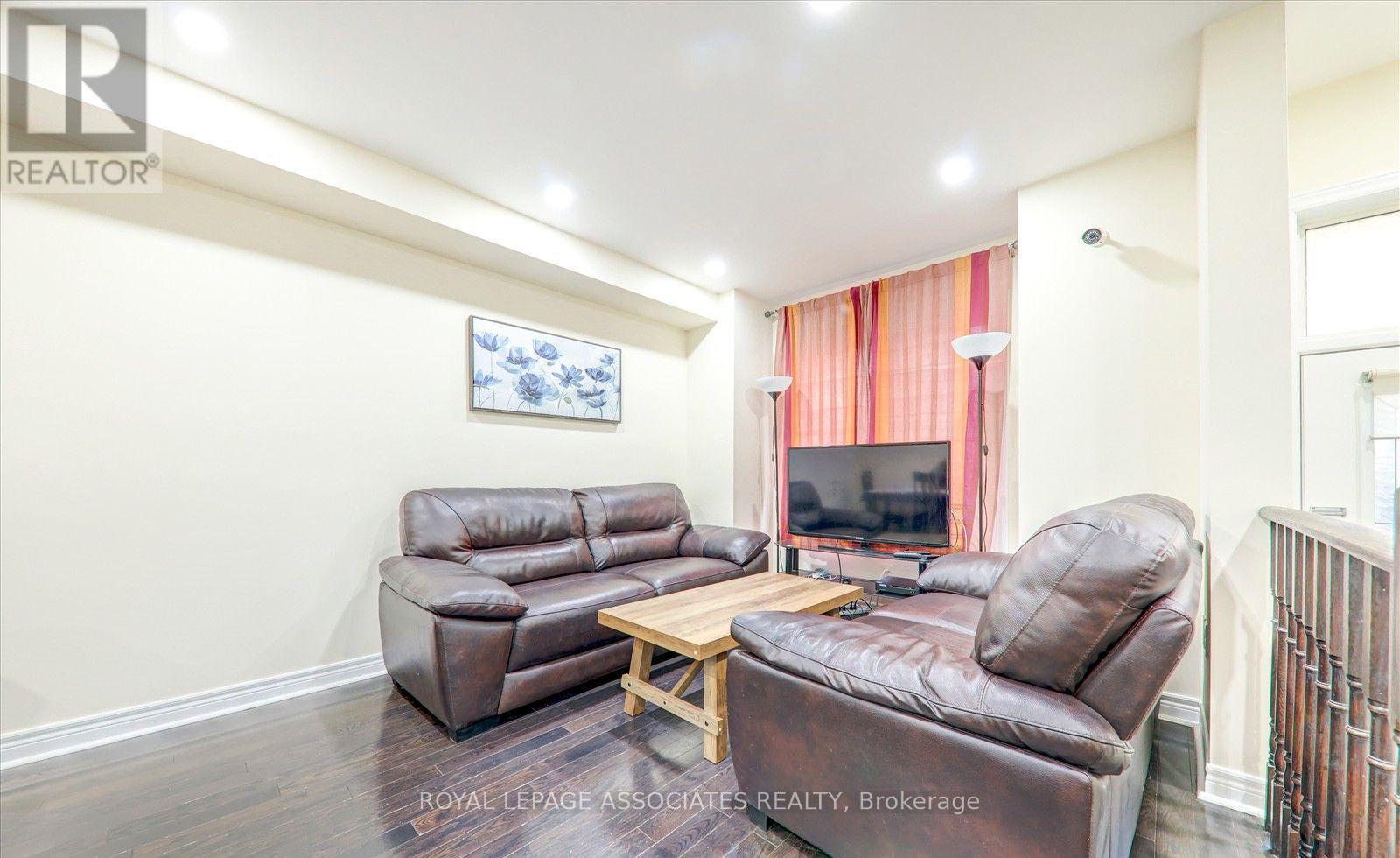 19 Kawneer Terrace, Toronto, Ontario  M1P 0C3 - Photo 6 - E13002222