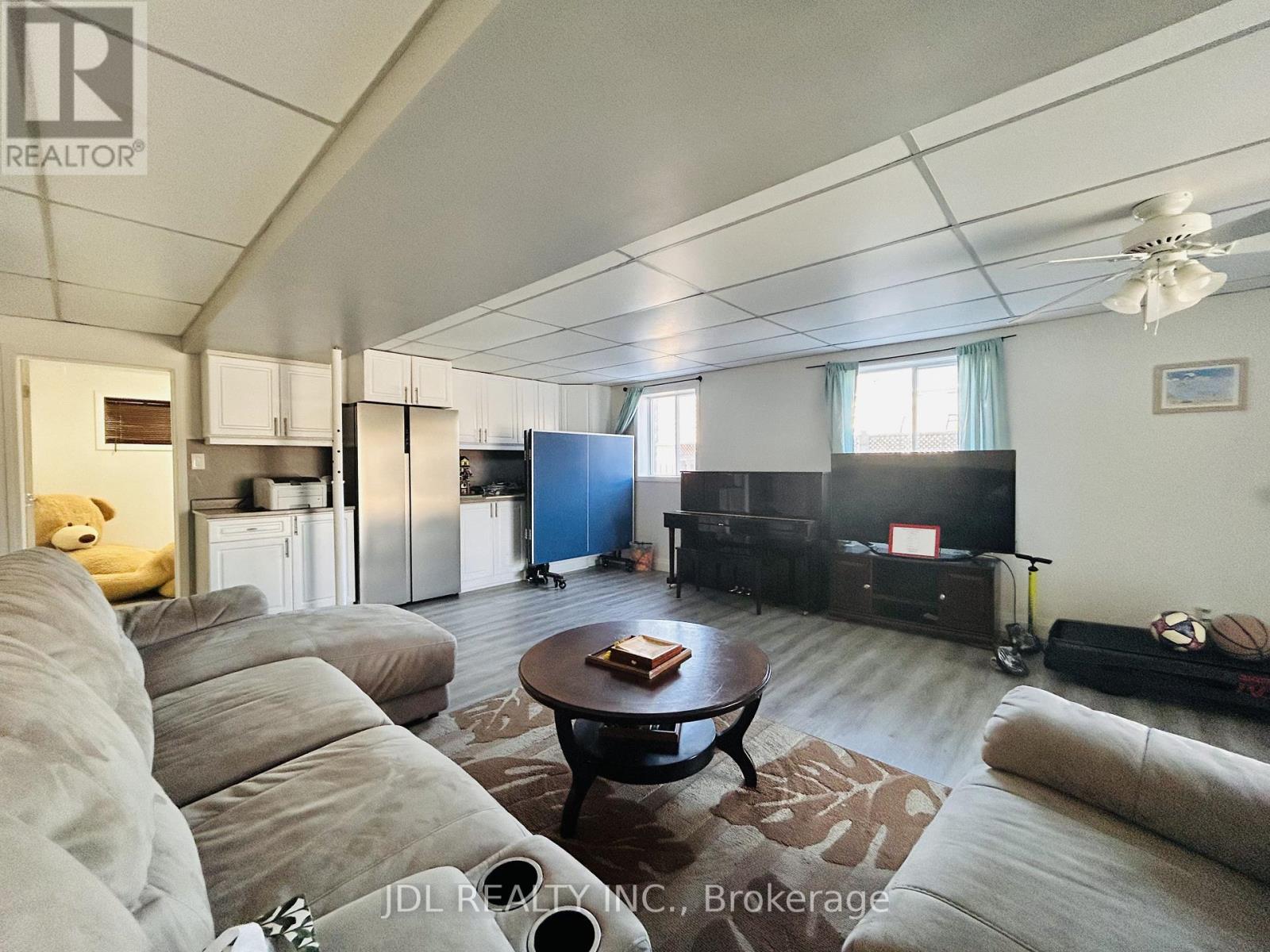 11 Red Robin Road, Georgina, Ontario  L4P 3E9 - Photo 34 - N12939934