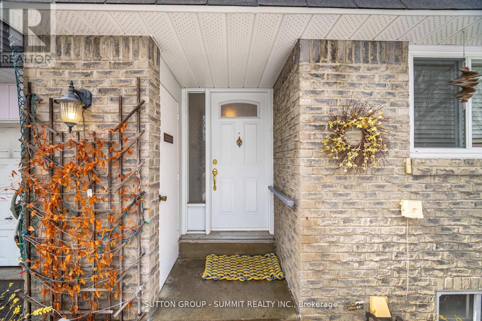 11 St Andrew's Court, Aurora, Ontario  L4G 3B2 - Photo 2 - N13002120