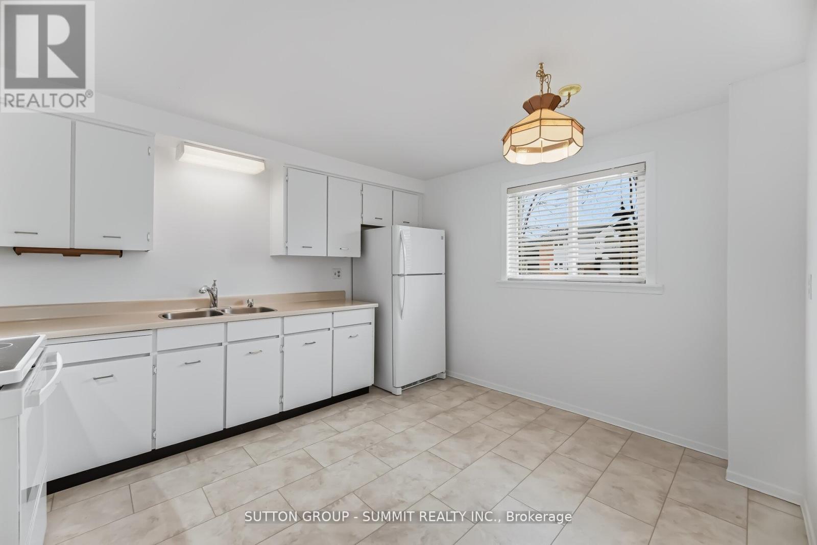 11 St Andrew's Court, Aurora, Ontario  L4G 3B2 - Photo 5 - N13002120