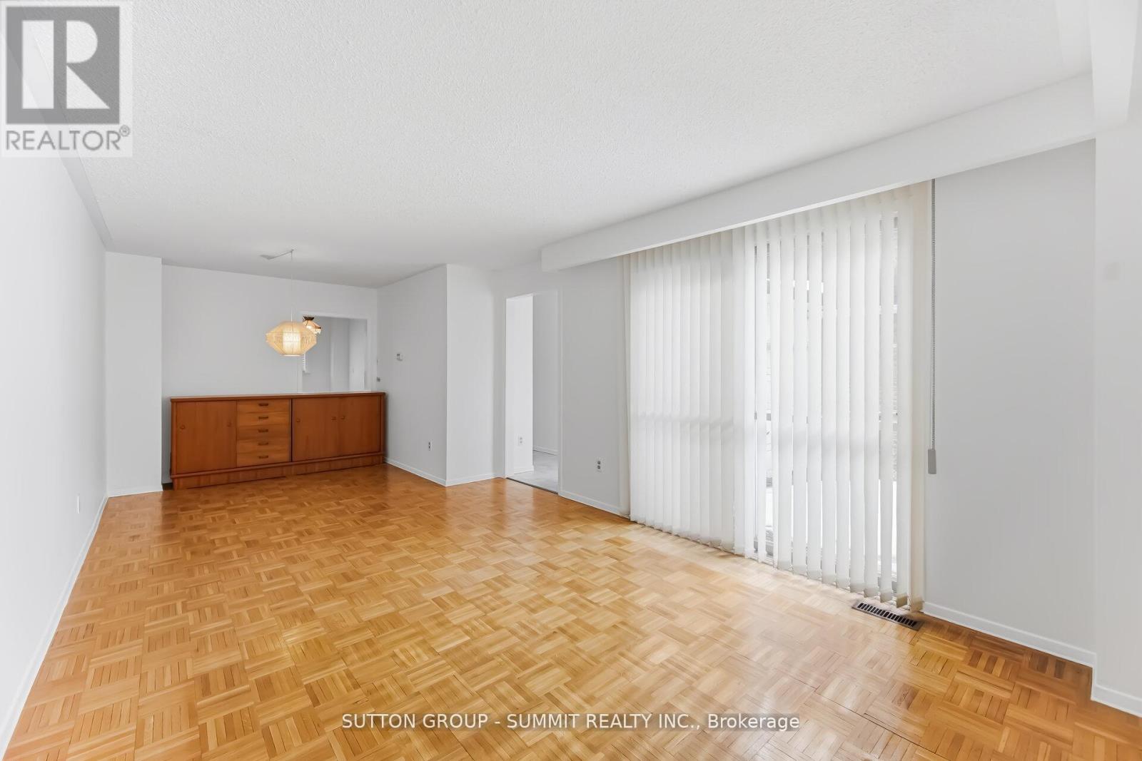 11 St Andrew's Court, Aurora, Ontario  L4G 3B2 - Photo 7 - N13002120