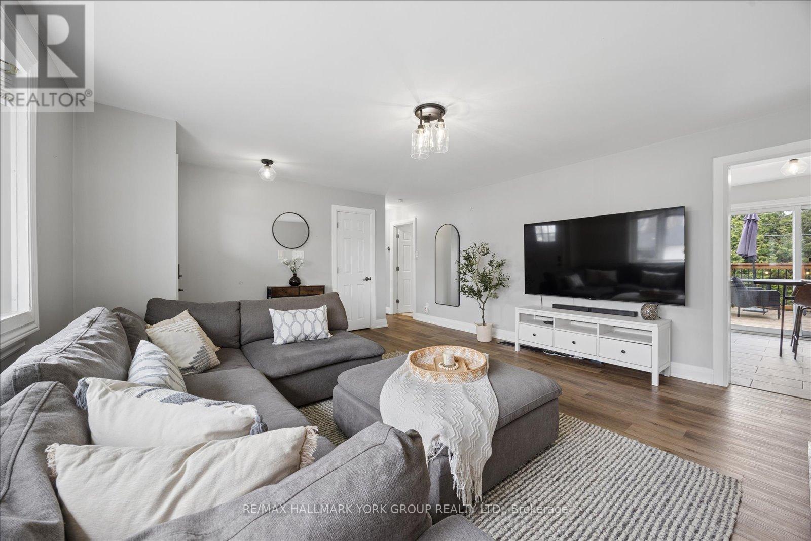 343 Winnifred Drive, Georgina, Ontario  L4P 3B6 - Photo 11 - N13002124