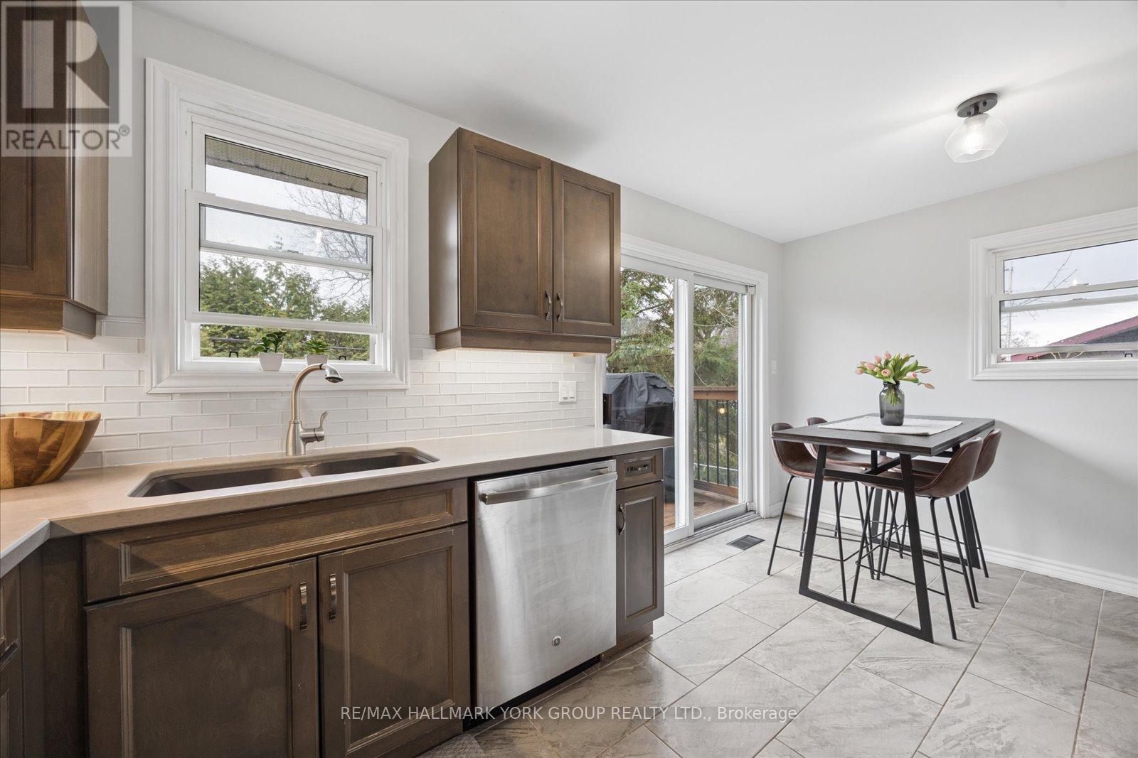 343 Winnifred Drive, Georgina, Ontario  L4P 3B6 - Photo 15 - N13002124