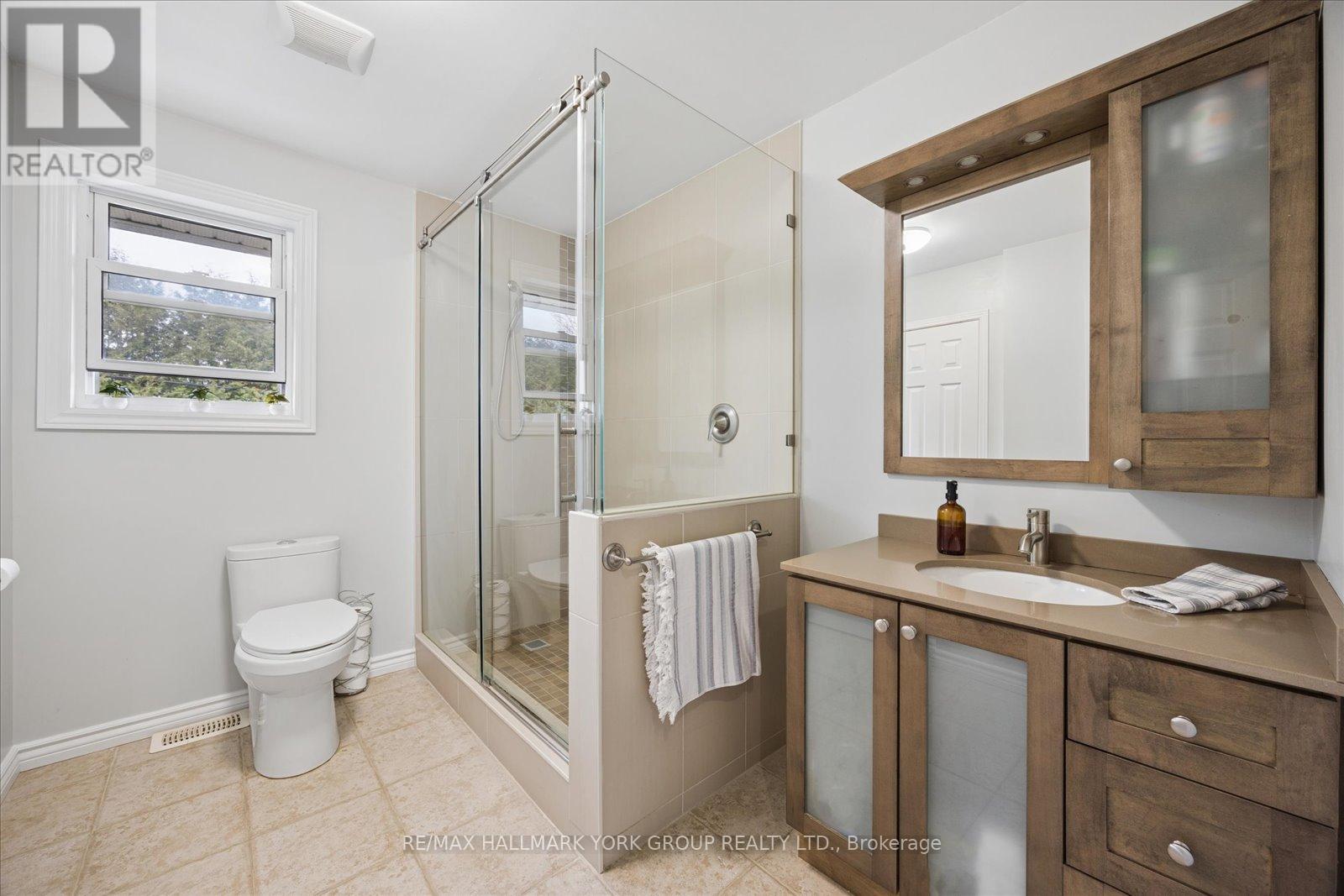 343 Winnifred Drive, Georgina, Ontario  L4P 3B6 - Photo 21 - N13002124