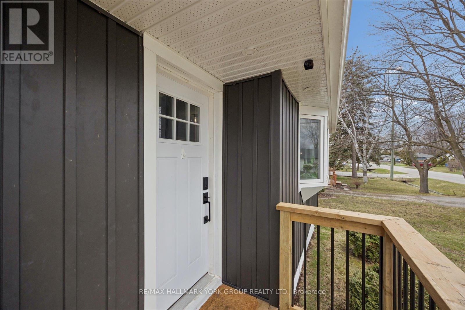 343 Winnifred Drive, Georgina, Ontario  L4P 3B6 - Photo 5 - N13002124