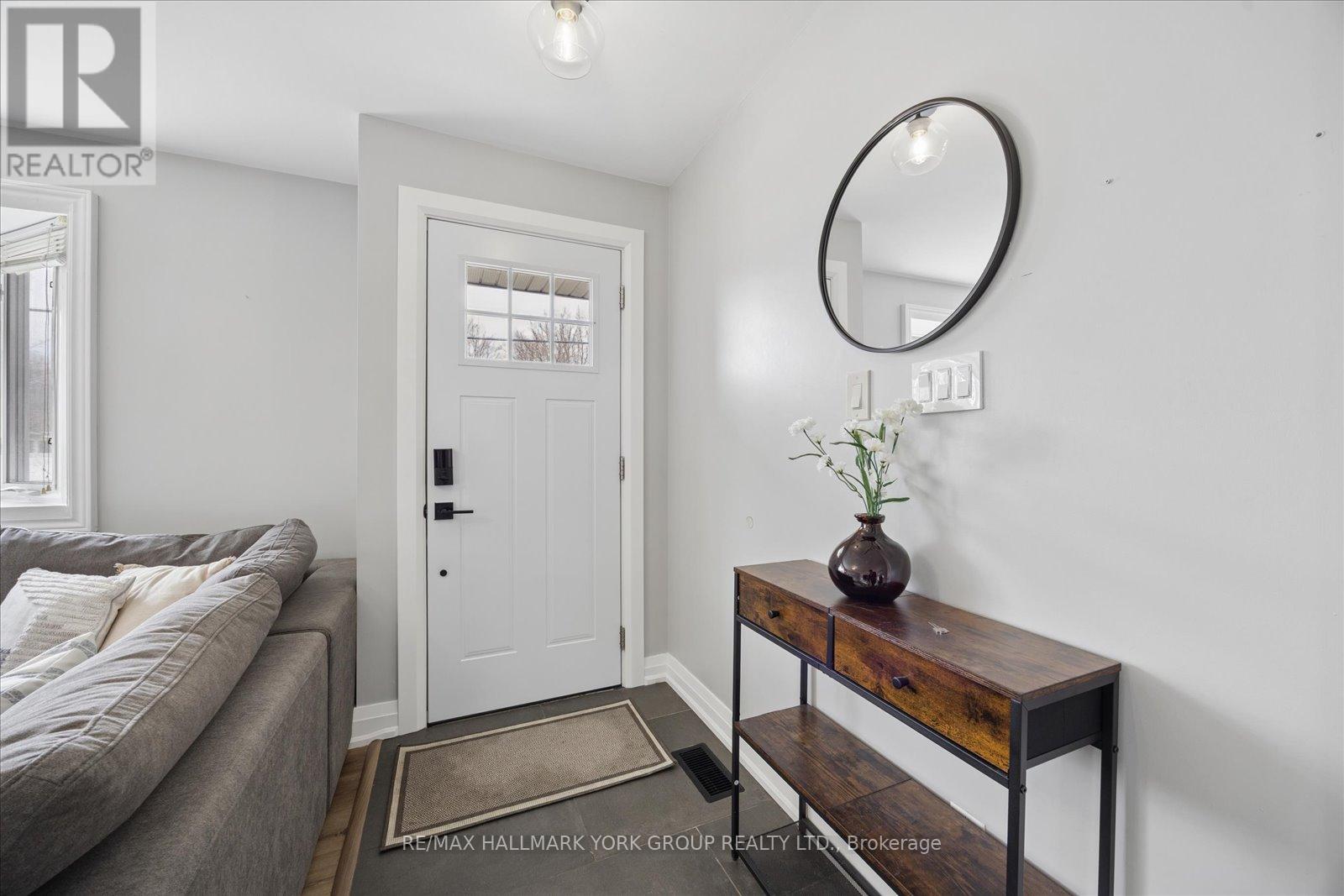 343 Winnifred Drive, Georgina, Ontario  L4P 3B6 - Photo 6 - N13002124