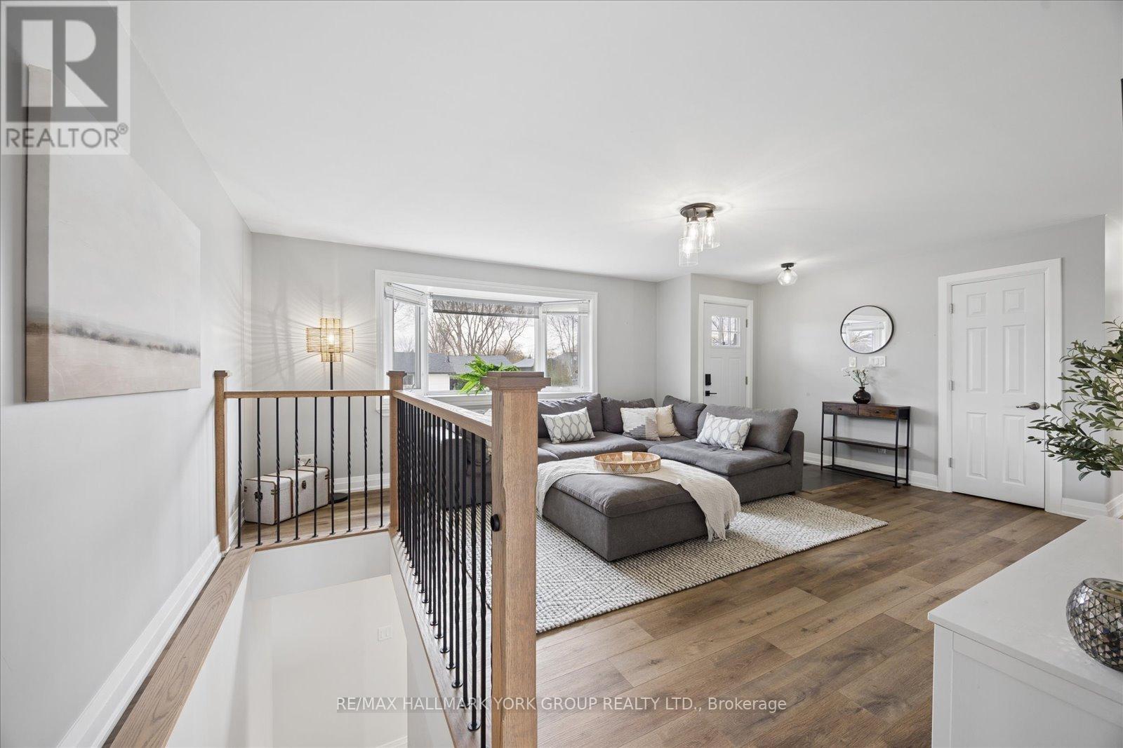 343 Winnifred Drive, Georgina, Ontario  L4P 3B6 - Photo 7 - N13002124