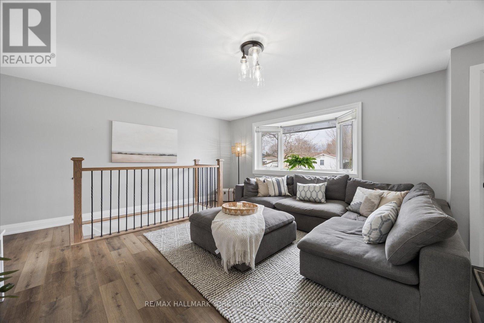 343 Winnifred Drive, Georgina, Ontario  L4P 3B6 - Photo 9 - N13002124