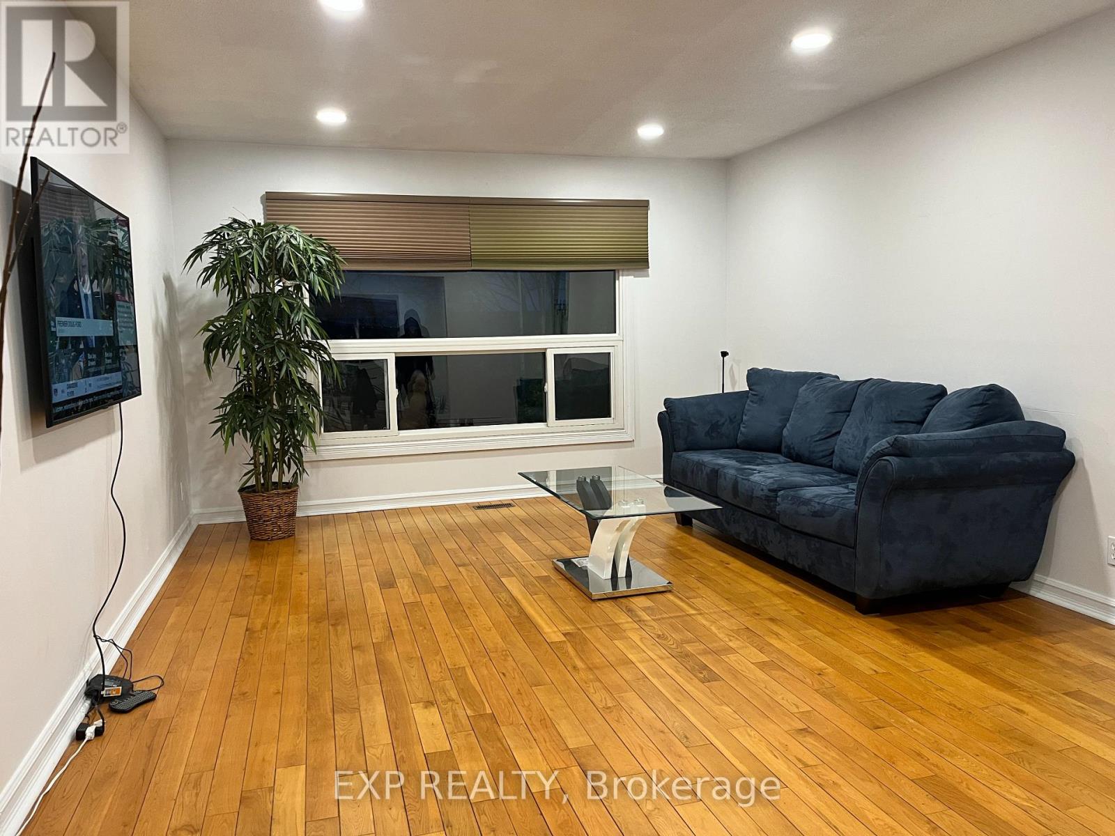 216 Colborne Street Ne, Bradford West Gwillimbury, Ontario  L3Z 2R5 - Photo 13 - N13002142