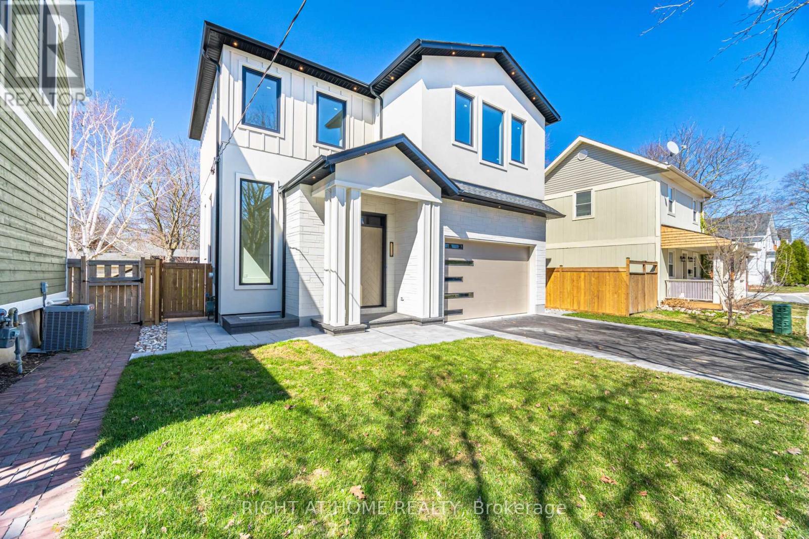 84 Mosley Street, Aurora, Ontario  L4G 1H1 - Photo 2 - N13002254