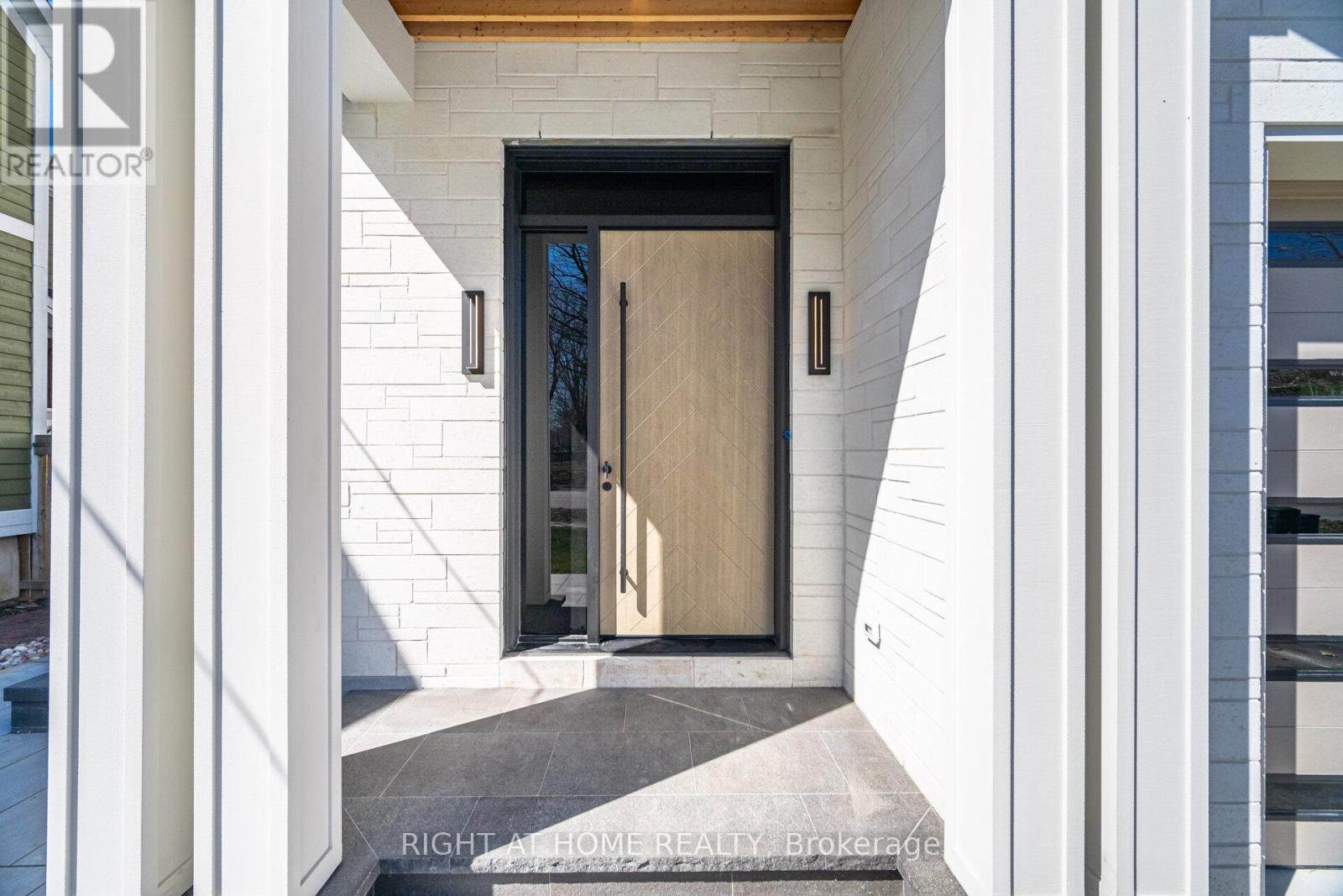 84 Mosley Street, Aurora, Ontario  L4G 1H1 - Photo 4 - N13002254