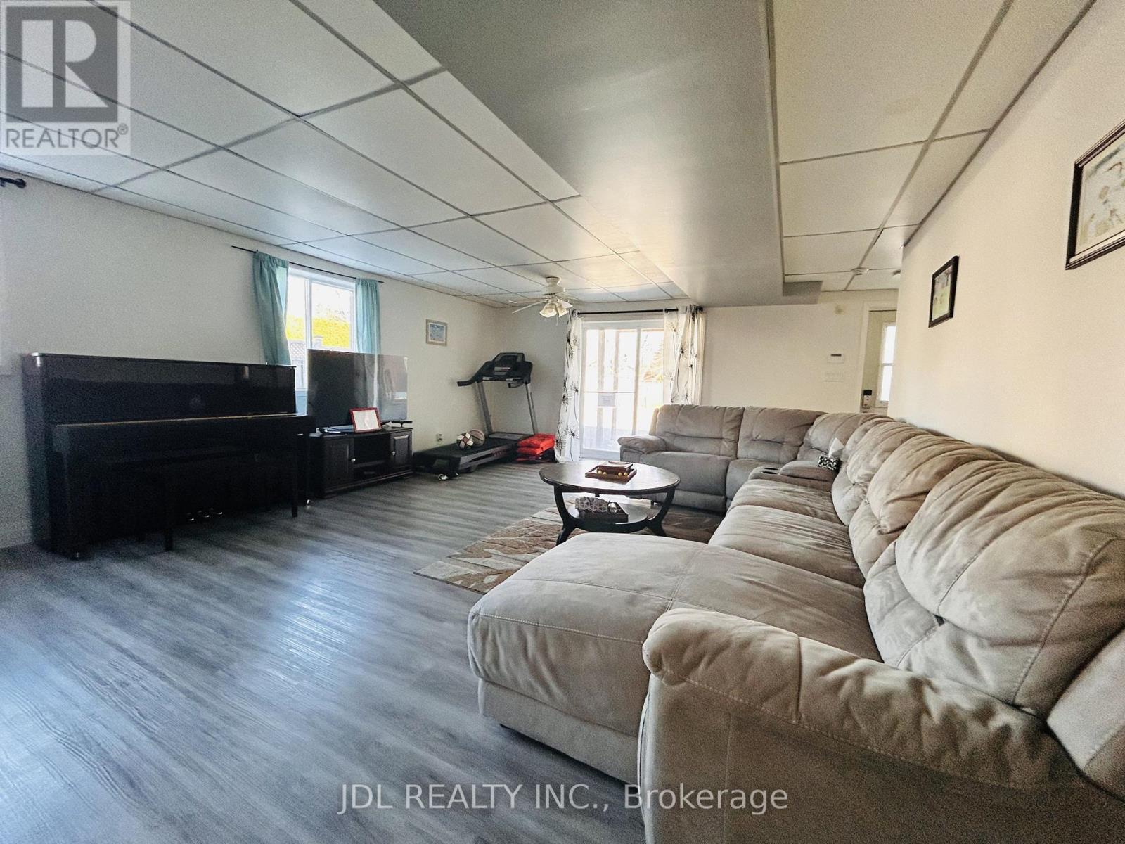 11 Red Robin Road, Georgina, Ontario  L4P 3E9 - Photo 35 - N12939934