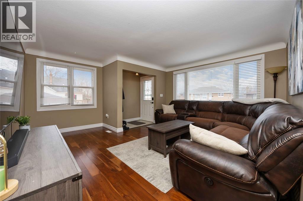 763 Claxton Avenue, Sarnia, Ontario  N7T 5L9 - Photo 4 - 26005354