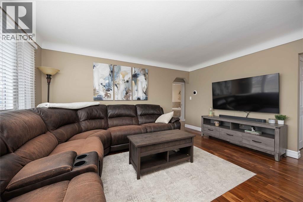 763 Claxton Avenue, Sarnia, Ontario  N7T 5L9 - Photo 5 - 26005354