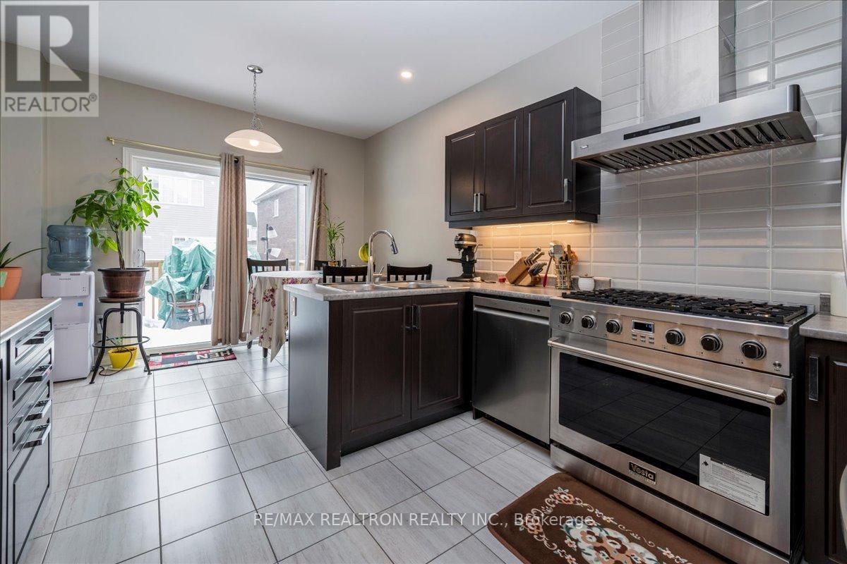 207 Cubitt Street, Clearview, Ontario  L0M 1S0 - Photo 11 - S13002158