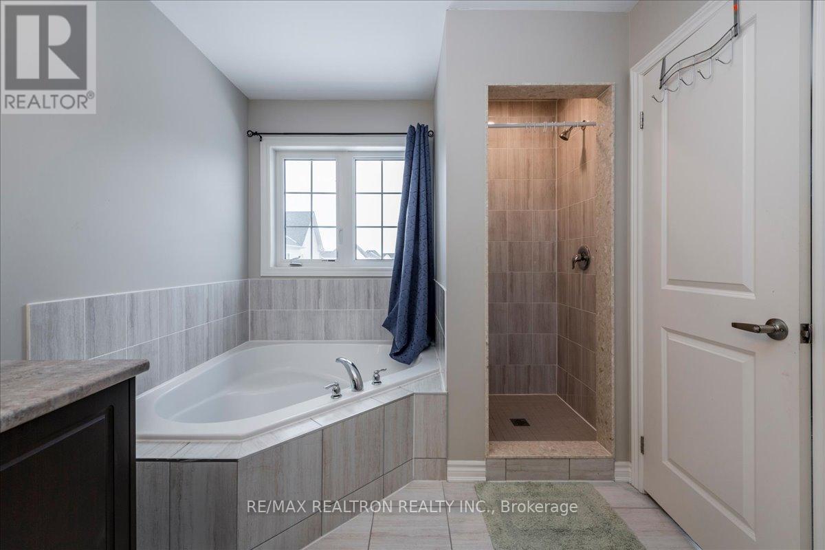 207 Cubitt Street, Clearview, Ontario  L0M 1S0 - Photo 18 - S13002158