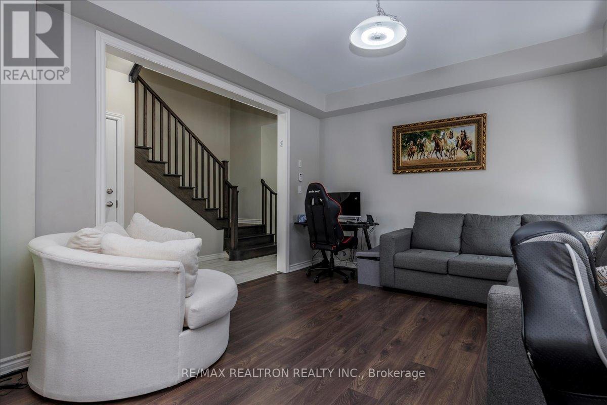 207 Cubitt Street, Clearview, Ontario  L0M 1S0 - Photo 4 - S13002158