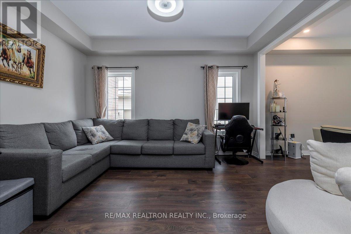 207 Cubitt Street, Clearview, Ontario  L0M 1S0 - Photo 5 - S13002158