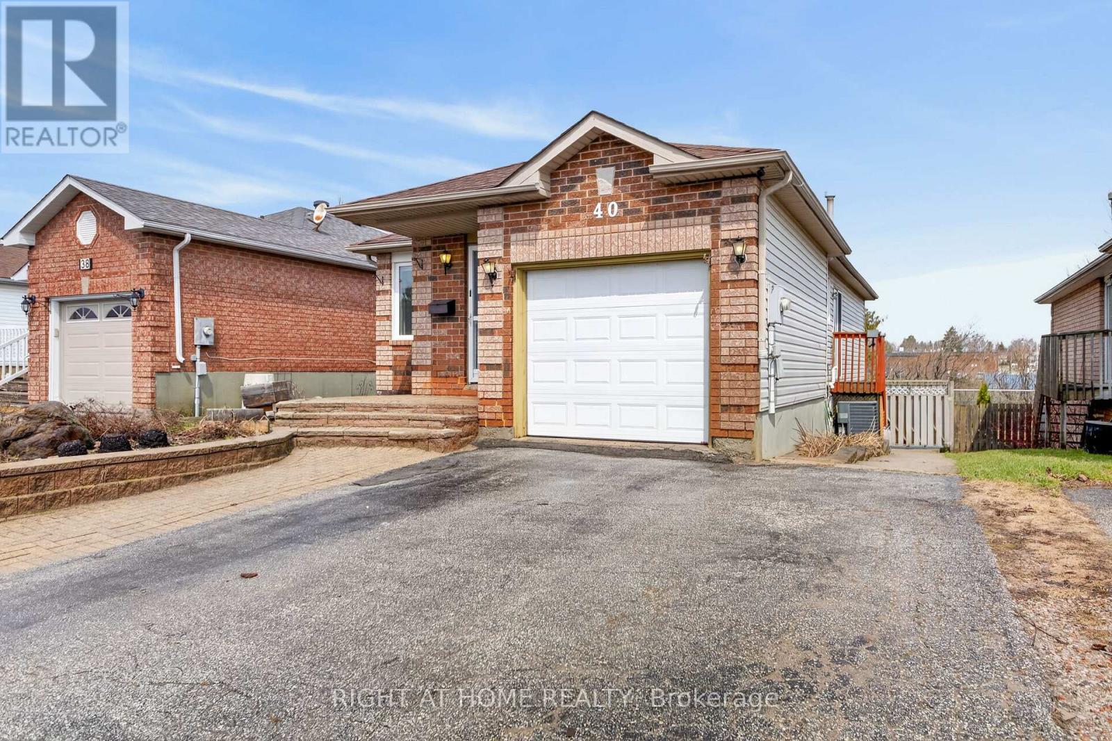 40 Arthur Avenue, Barrie (Grove East), Ontario  L4M 6H4 - Photo 2 - S13002262