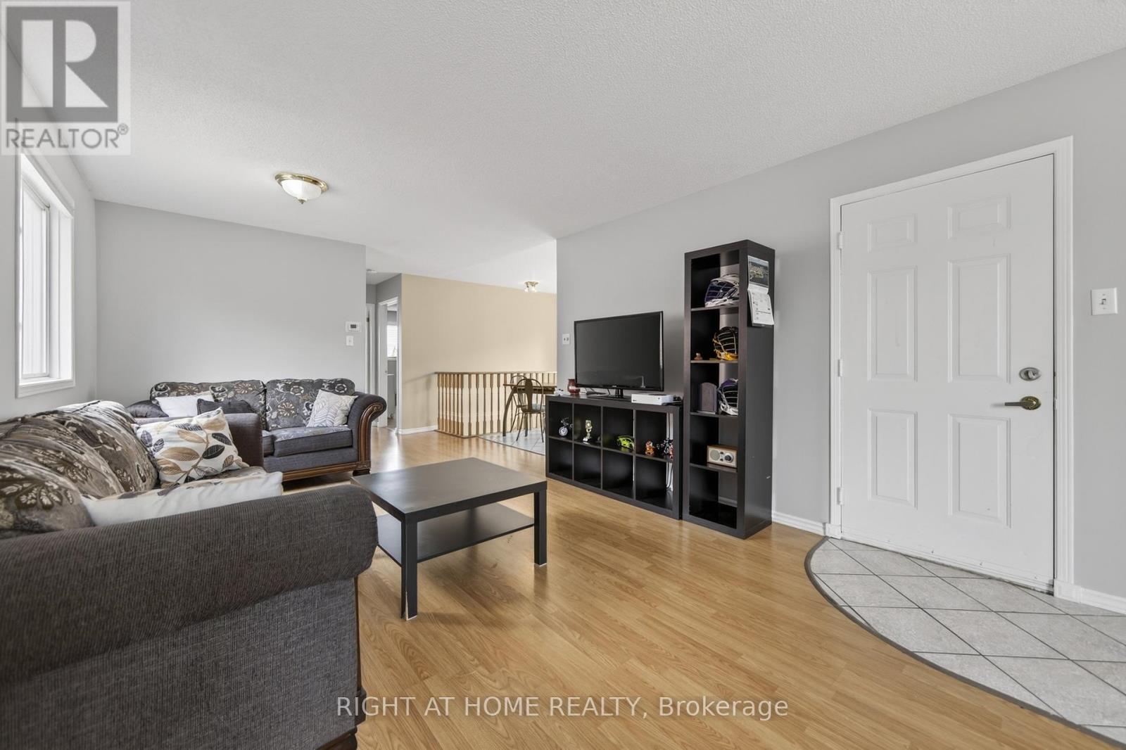 40 Arthur Avenue, Barrie (Grove East), Ontario  L4M 6H4 - Photo 5 - S13002262