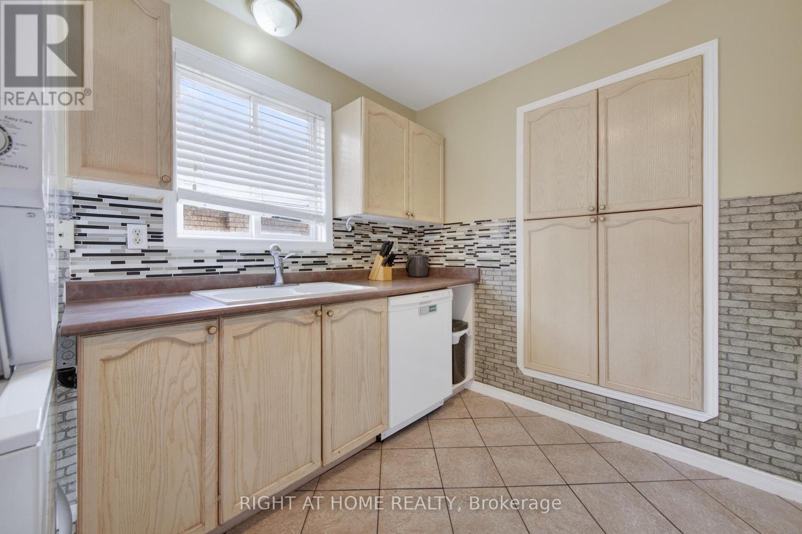 40 Arthur Avenue, Barrie (Grove East), Ontario  L4M 6H4 - Photo 6 - S13002262