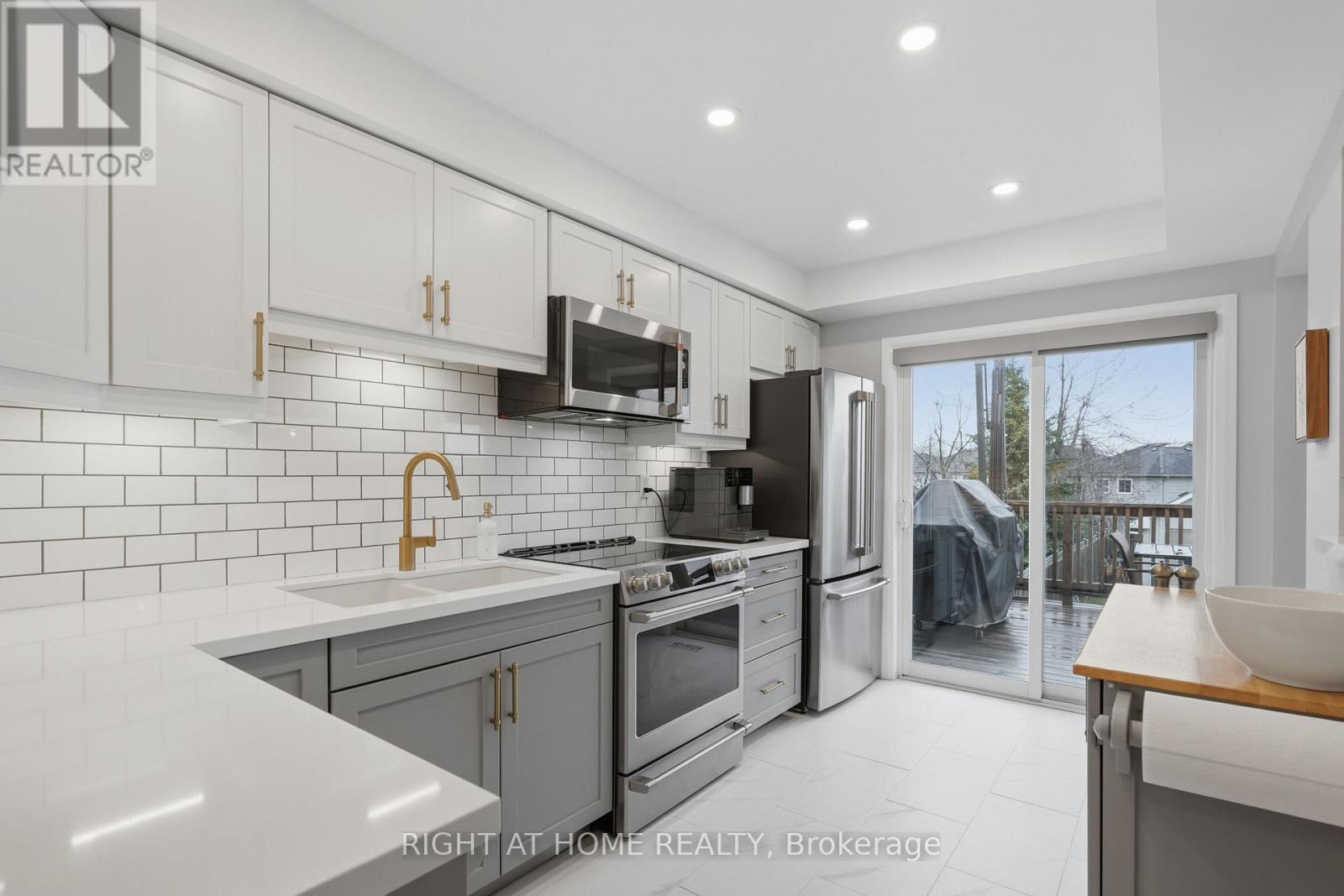 22 Sunset Place, Barrie, Ontario  L4N 0T7 - Photo 10 - S13002282