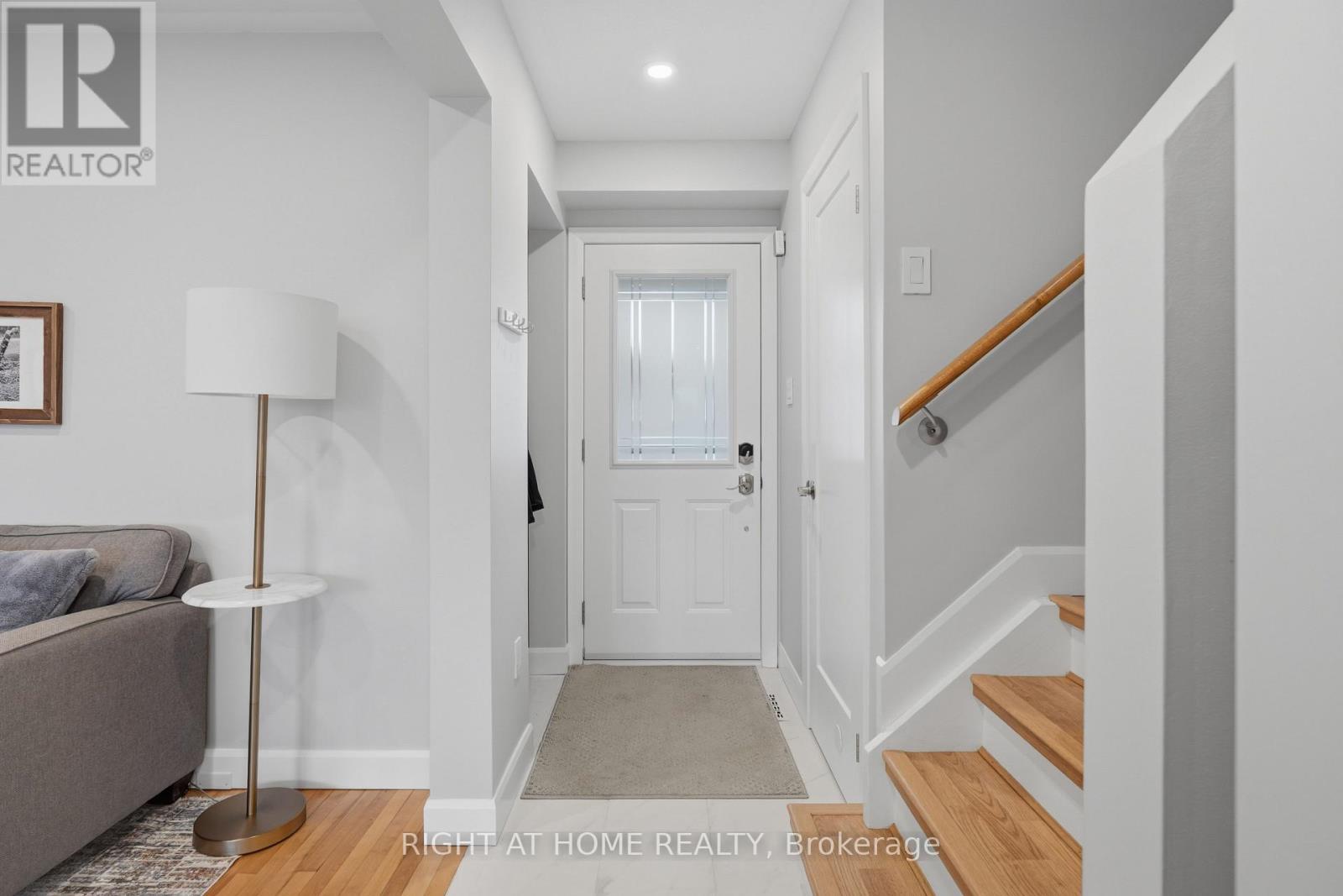 22 Sunset Place, Barrie, Ontario  L4N 0T7 - Photo 5 - S13002282