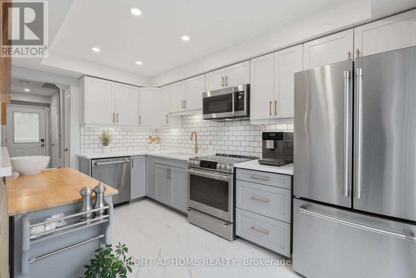 22 Sunset Place, Barrie, Ontario  L4N 0T7 - Photo 8 - S13002282