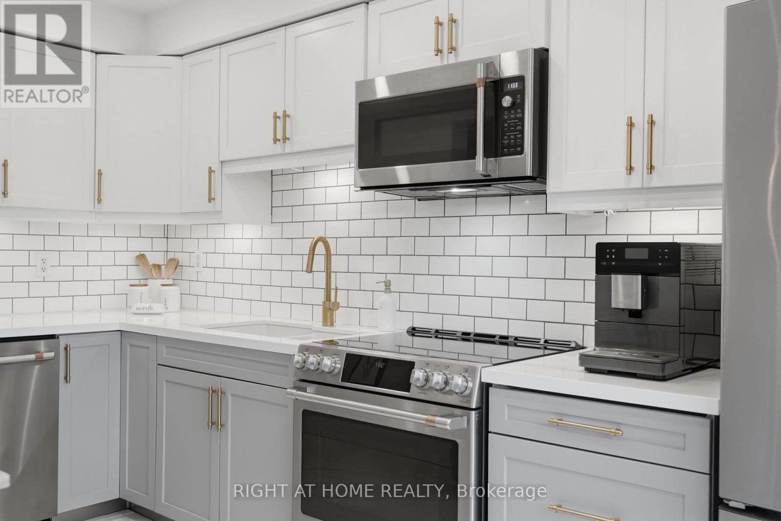 22 Sunset Place, Barrie, Ontario  L4N 0T7 - Photo 9 - S13002282