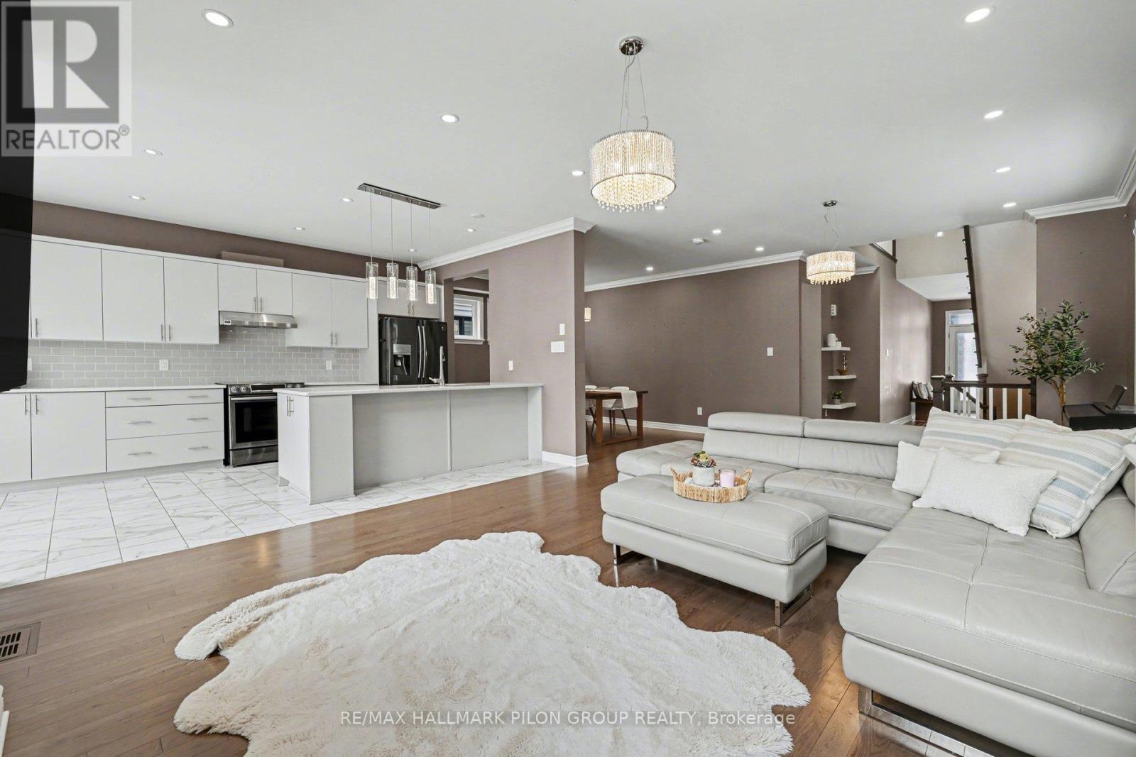 266 Shinleaf Crescent, Ottawa, Ontario  K1W 0J2 - Photo 3 - X12929584