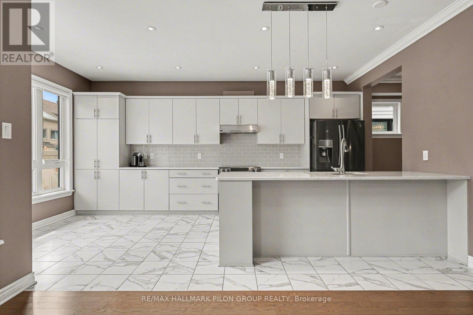 266 Shinleaf Crescent, Ottawa, Ontario  K1W 0J2 - Photo 4 - X12929584