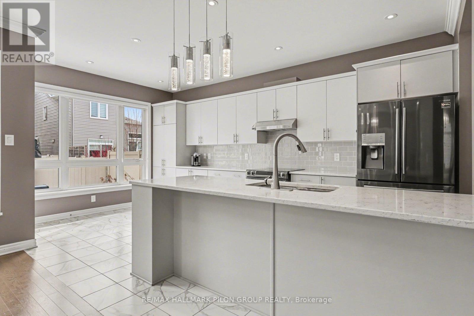 266 Shinleaf Crescent, Ottawa, Ontario  K1W 0J2 - Photo 6 - X12929584