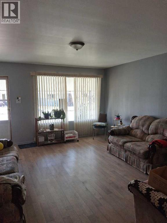 422 50th Ave East Avenue E, Claresholm, Alberta  T0L 0T0 - Photo 3 - A2301965