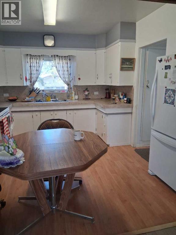 422 50th Ave East Avenue E, Claresholm, Alberta  T0L 0T0 - Photo 5 - A2301965