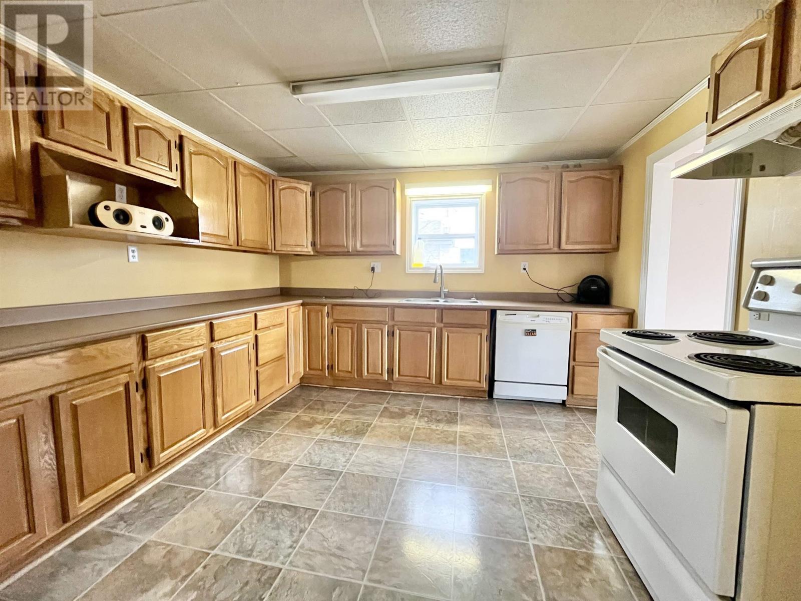 68 Mcgee Street, Springhill, Nova Scotia  B0M 1X0 - Photo 7 - 202602466