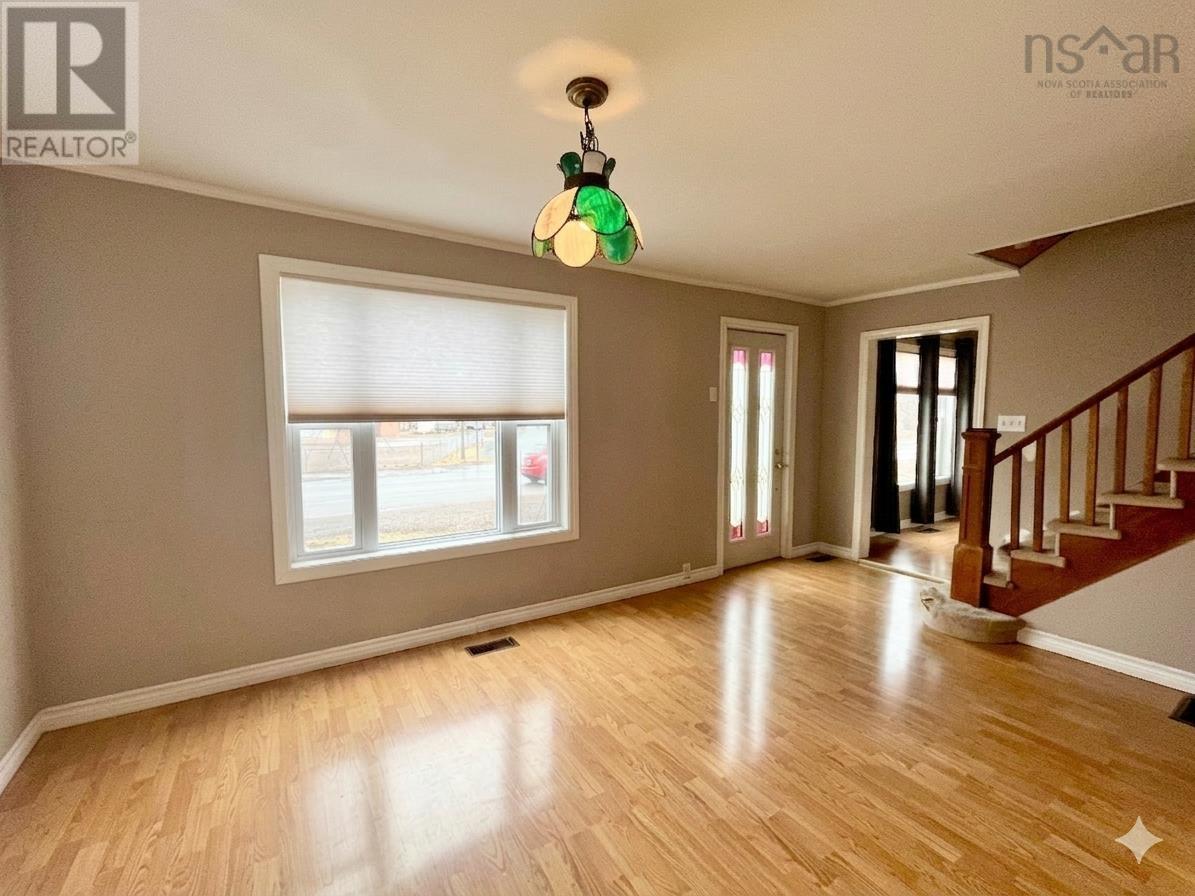 68 Mcgee Street, Springhill, Nova Scotia  B0M 1X0 - Photo 8 - 202602466